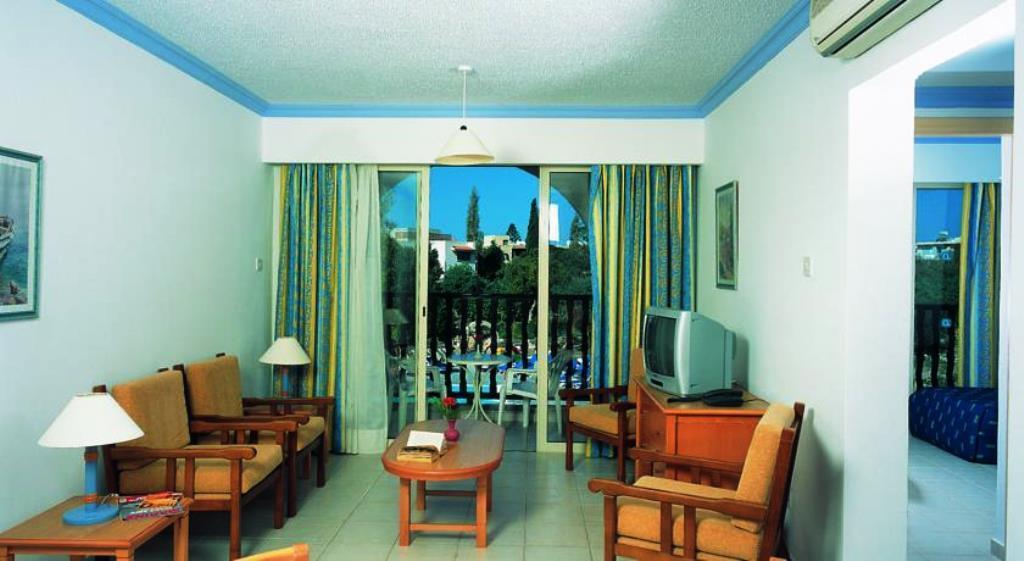 大殿假日度假胜地酒店 Paphos 外观 照片