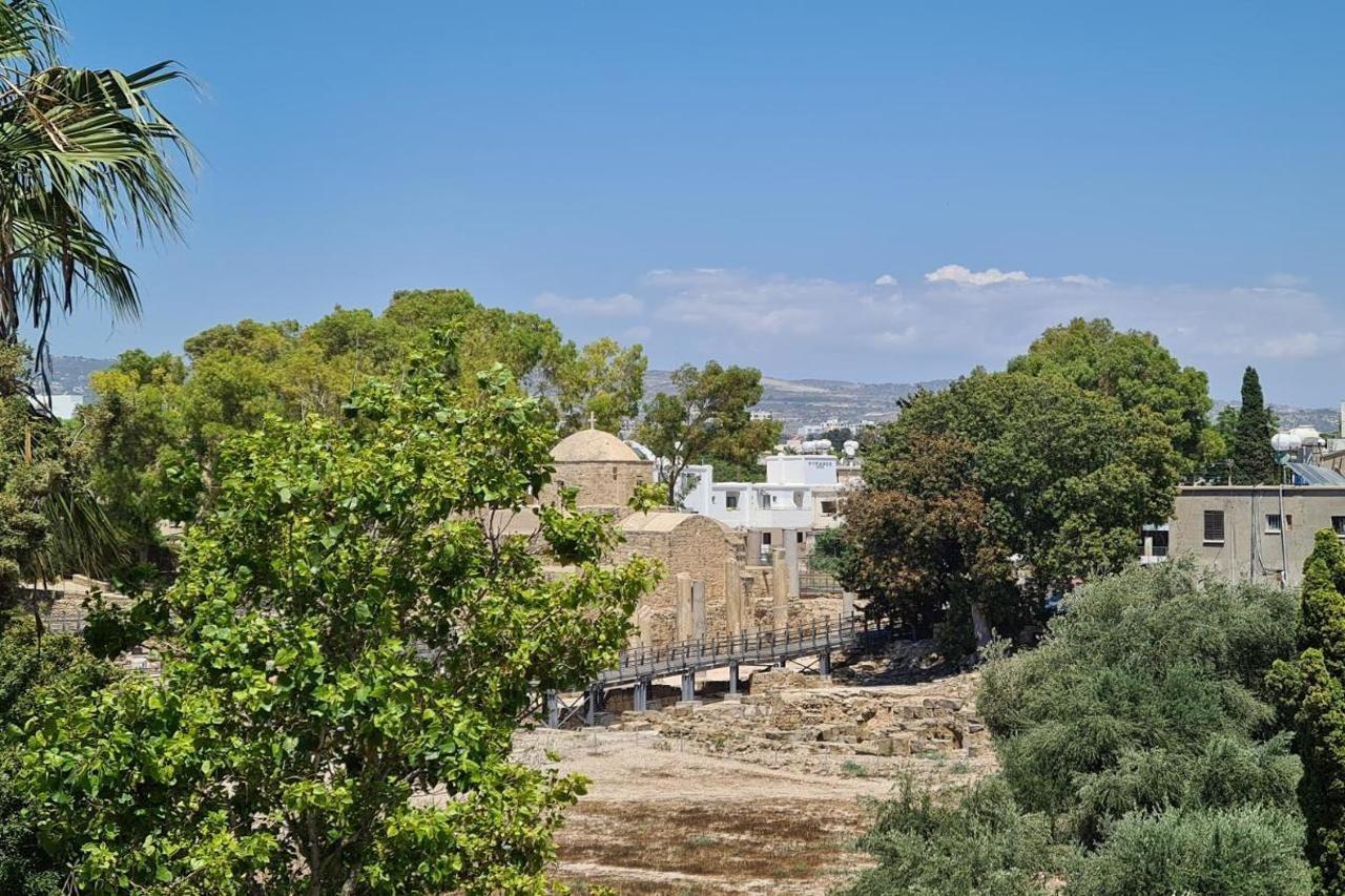 大殿假日度假胜地酒店 Paphos 外观 照片